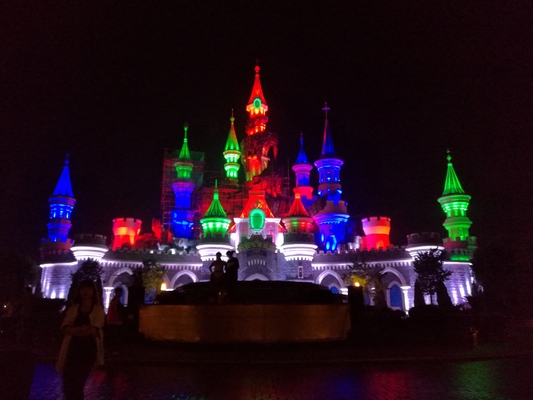 Éclairage de scène LED COB haute luminosité 200W RGBW 4 en 1 Magic Par Pour le projet Fantawild Cartoon Castle