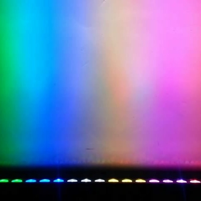 18x8W DMX512 RGBW 4 en 1 lave-murs LED Lumières extérieures Lumière linéaire Pour l'éclairage de la scène de fête