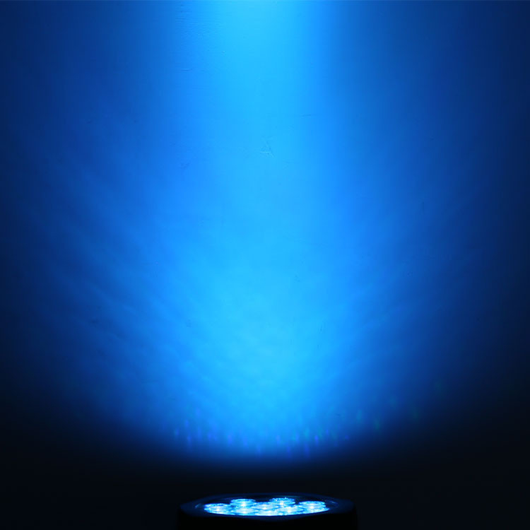 IP66 RGBW faisceau de 8 degrés lumière d'étape du moulage mécanique sous pression LED pour l'effet extérieur de faisceau de lavage de concert